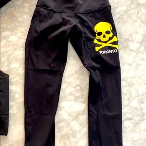 Soulcycle x lulu lemon size 4 black capris